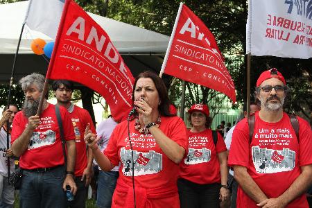 Caravana da Educação Federal reúne cerca de 2 mil pessoas em Brasília