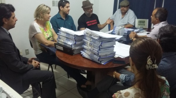 Diretoria da Apug reúne-se com presidente da Fundação UnirG  e entrega proposta de data base