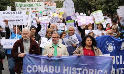 Argentina revoga cobranças em universidades públicas
