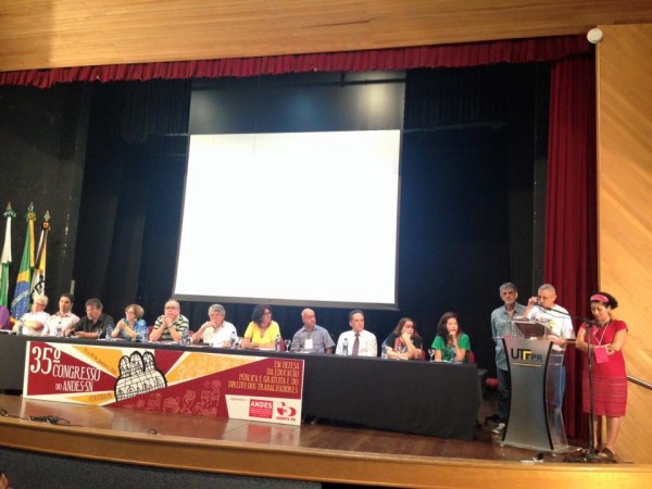 Capacidade de organização dos docentes é destacada na abertura do 35º Congresso