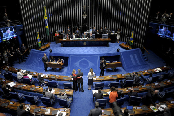 Senado aprova lei que proíbe reajuste de servidores em último ano de mandato
