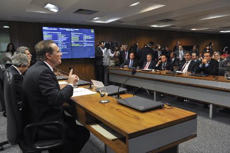 PL que terceiriza serviços públicos volta a ser debatido no Senado