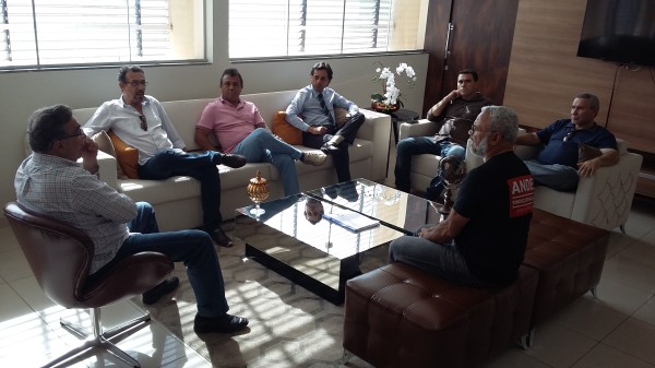 Apug-Ssind reivindica melhorias para 2017 aos professores da Unirg em reunião com prefeito e presidente da Fundação Unirg