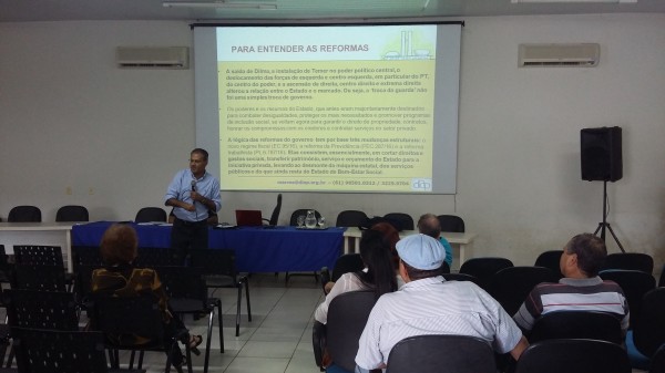 Professores na Apug aprovam Estado Permanente de Mobilização contra a retirada dos direitos