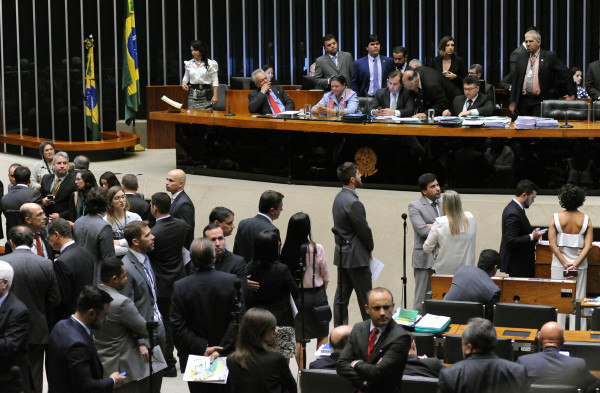 Câmara conclui votação de projeto que impõe ajuste fiscal a estados e municípios