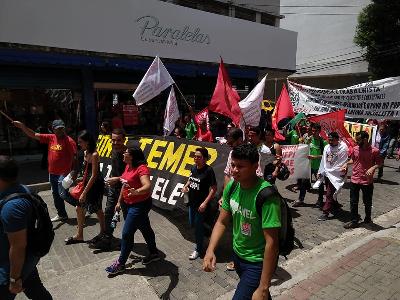 Milhares de trabalhadores vão às ruas em defesa da Previdência pública