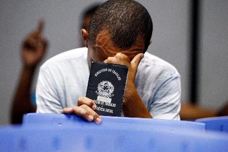 Segundo IBGE, cerca de 28 milhões de pessoas estão desempregadas no Brasil