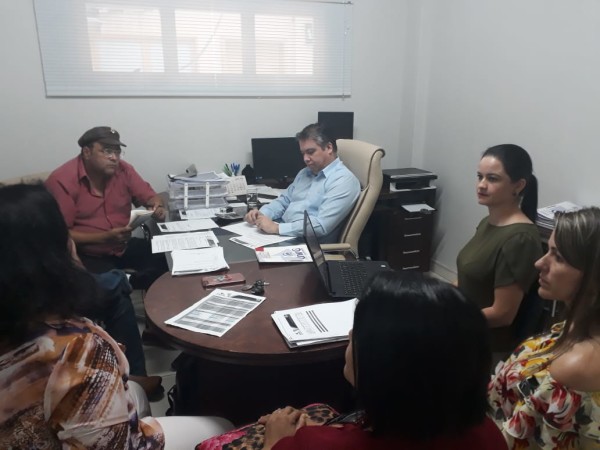 Reunião com a Reitoria: Proposta da APUG é aceita e professores contratados permanecem até o fim do ano