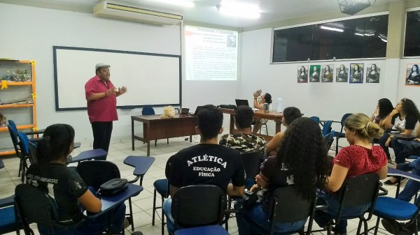 Escola Sem Partido X Escola Sem Mordaça no evento pedagógico apoiado pela APUG