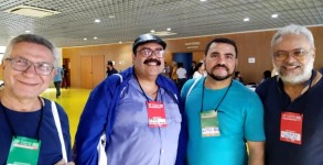 Da esquerda para a direita: Joel Pinho (vice-presidente da APUG), Paulo Henrique Mattos (ex-presidente da APUG), Antonio Netto (professor da UnirG), Gilberto Correia (Presidente da APUG)