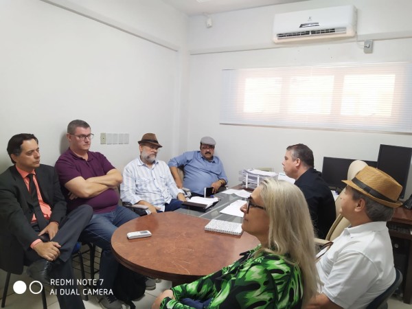 APUG negocia pagamento de recomposição e progressão com a Fundação UnirG