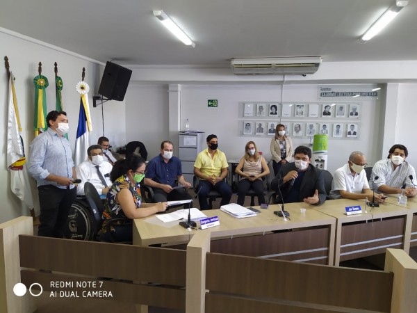 Vereador Ivanilson Marinho pede vista dos projetos que alteram o GurupiPrev