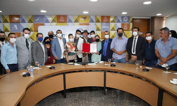 Decreto que credencia campus da UnirG em Paraíso do Tocantins é assinado pelo governador Mauro Carlesse