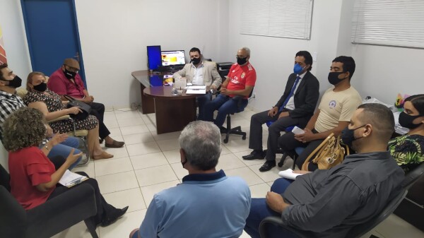 Apug apresenta pauta de reivindicações para presidente da Fundação e prefeita Josi Nunes