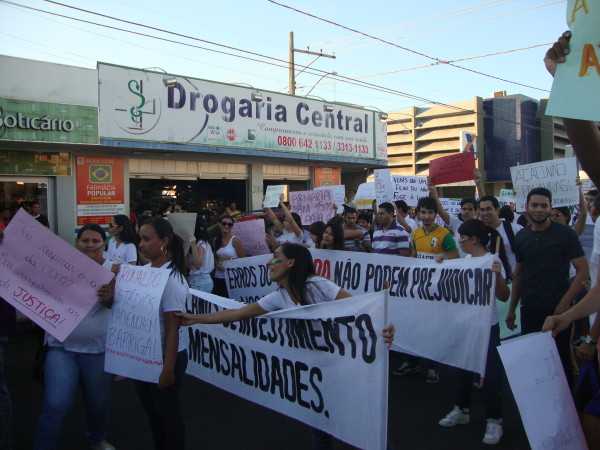 APUG-SSind se fez presente na manifestação popular do dia 20