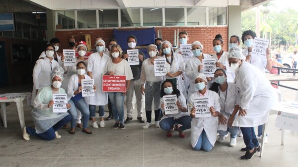 Servidoras e servidores da Uesc são vacinados contra Covid-19