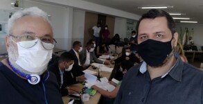 Presidente da Apug e da AsaUnirg na sessão desta sexta-feira que aprovou recomposição