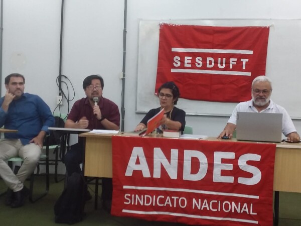 APUG COMEMORA 35 ANOS DE EXISTÊNCIA PARTICIPANDO DE DEBATE SOBRE A IMPORTÂNCIA DO SINDICATO NA EDUCAÇÃO SUPERIOR
