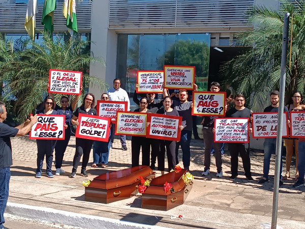 APUG SSIND, UNIRG E SOS UNIRG REALIZAM ATO CONTRA  PL 04/2023 APROVADA POR VEREADORES